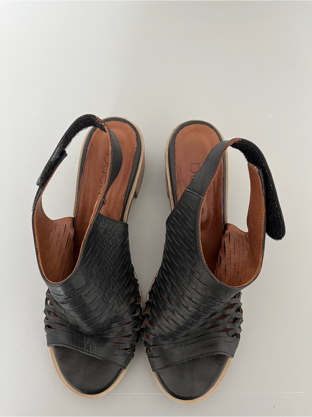 Bueno Olsen Black Laser Cut Leather Slingback Block Heel Sandals 39 8.5 - Picture 7 of 7